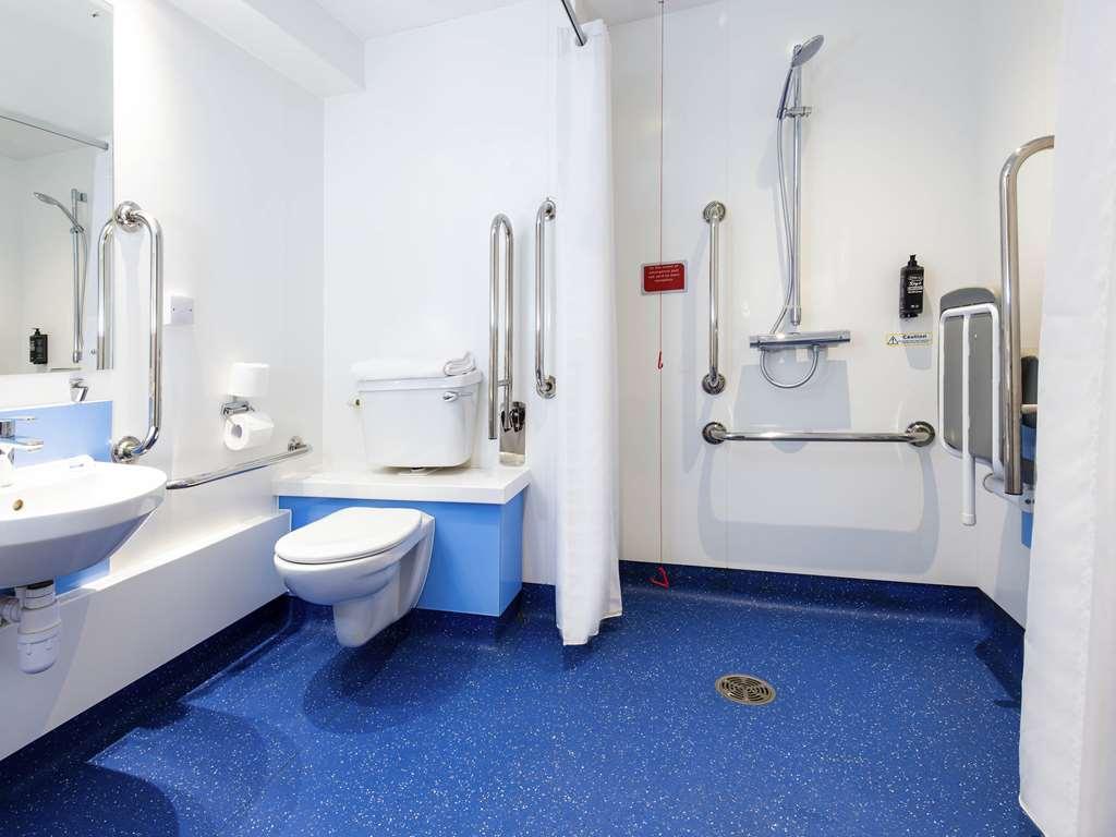 Ibis Budget London Bromley Exterior photo